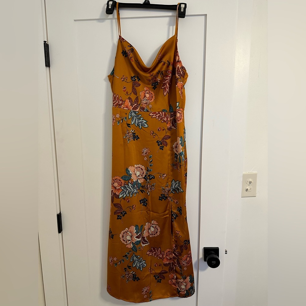 Women's Sleeveless
Spaghetti Strap Satin